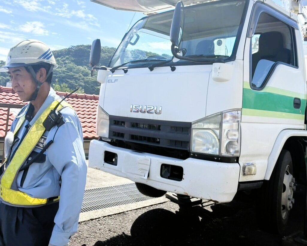 工事車両と隊員